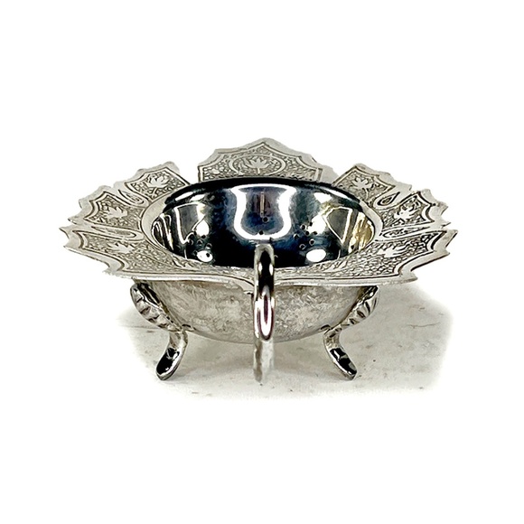 Bombay Co. Vintage Silverplate Maple Leaf Tea Strainers - 2 - Picture 7 of 8